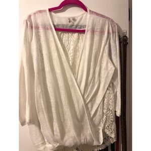 Women’s top. Beautiful white/creme blouse.